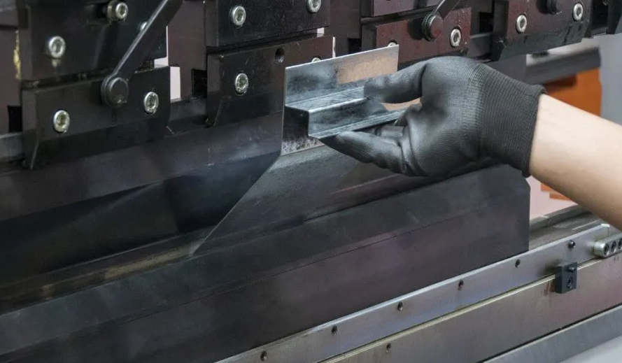 Enhancing Heavy Metal Fabrication with Advanced Press Brakes